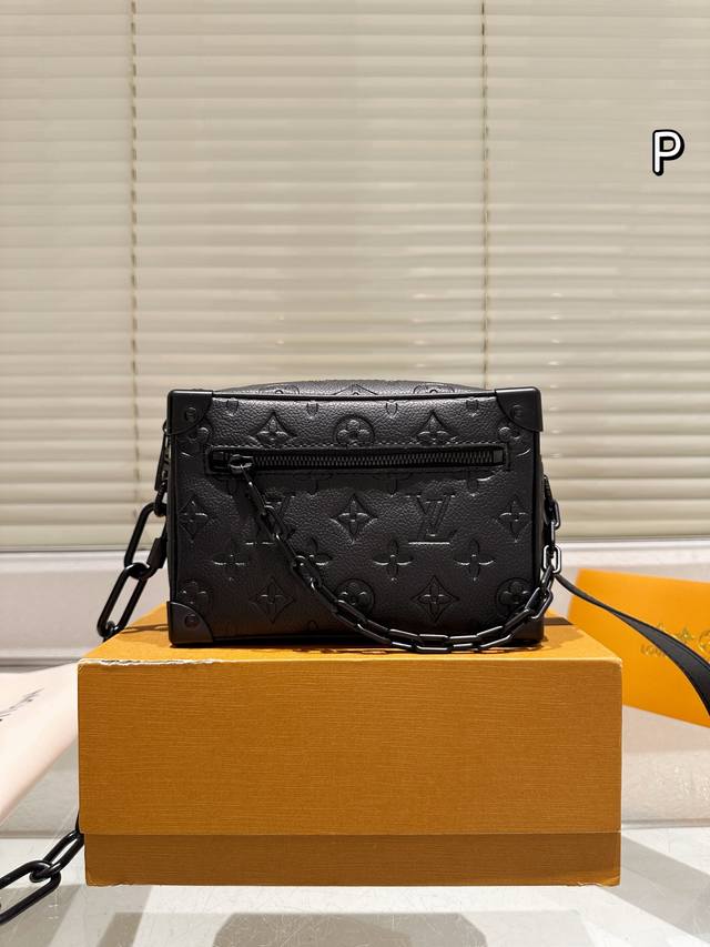 Lv latest Steamer, small box Iv new Steamer small box Pure cowhide is very textu