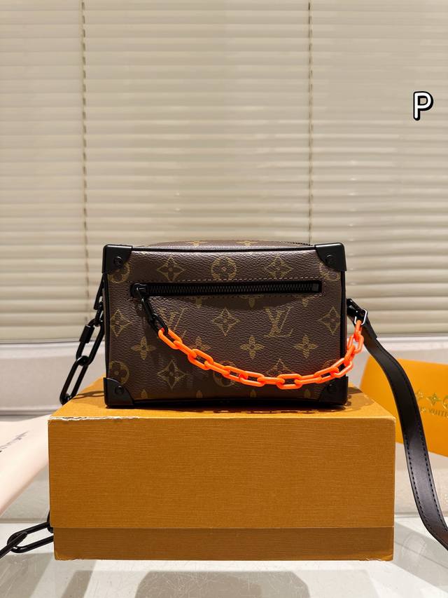 Lv latest Steamer, small box Iv new Steamer small box Pure cowhide is very textu