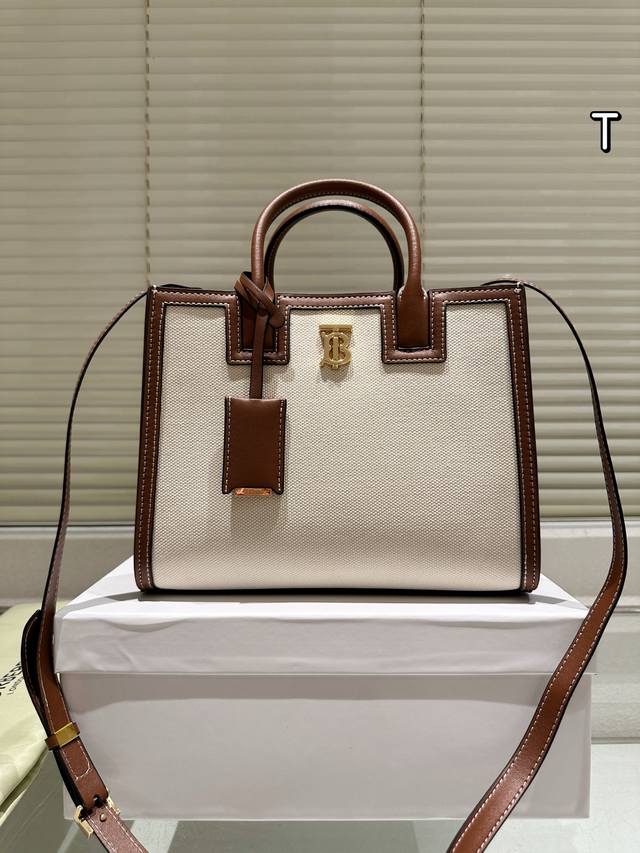 The first bag of autumn Burberry handbag It is indeed the most suitable bag for