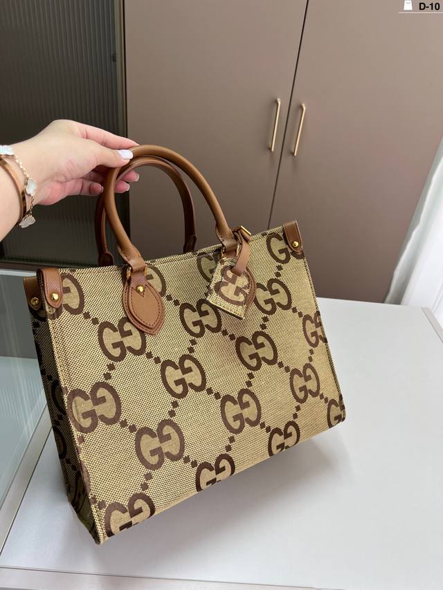 Cool Gucci Tote Bag Luxury and classic Gucci old flower tote The bag is square a