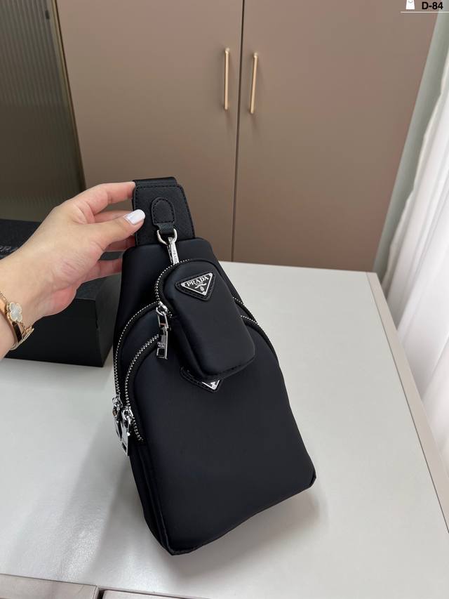 Prada Prada chest bag is a timeless iconic product. This year's favorite style o