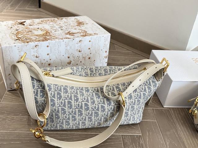 Dior monogram lunch bag is chic and casual and full of relaxation interprets a n