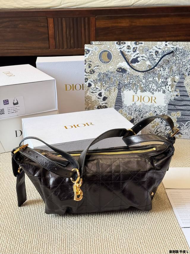Replica cowhide Dior's new D-Journey shoulder and crossbody bag This D-Journey c