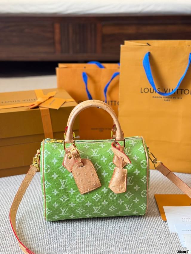 Lv Speedy P20 25Cm embossed pillow bag Lv Speedy pillow bag, no matter the style