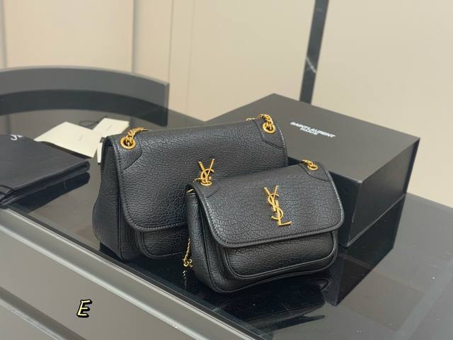 with box Size: 22*18Cm small 28*22Cm large The long-awaited Saint Laurent bague