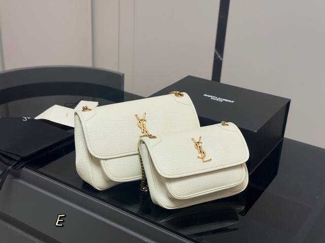 with box Size: 22*18Cm small 28*22Cm large The long-awaited Saint Laurent bague
