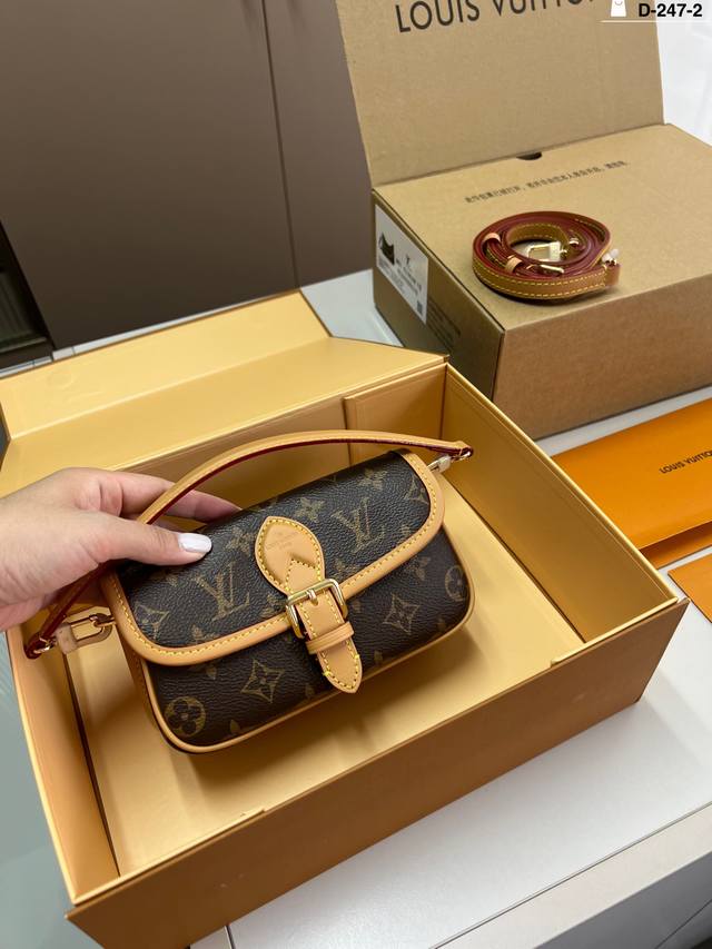 chip version Lv Louis Vuitton Mini Baguette Bag The baguette bag is really good