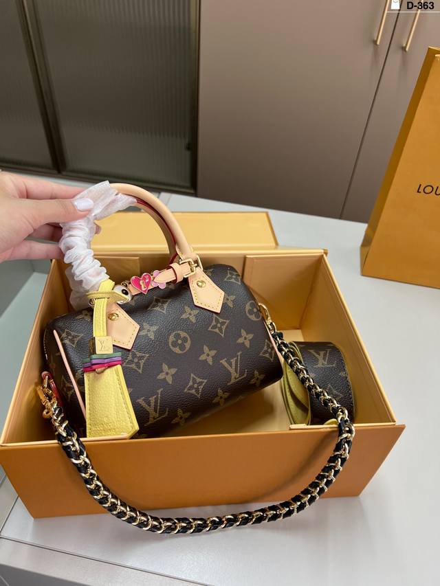 chip version Lv Louis Vuitton pillow bag classic series fashionable and versati
