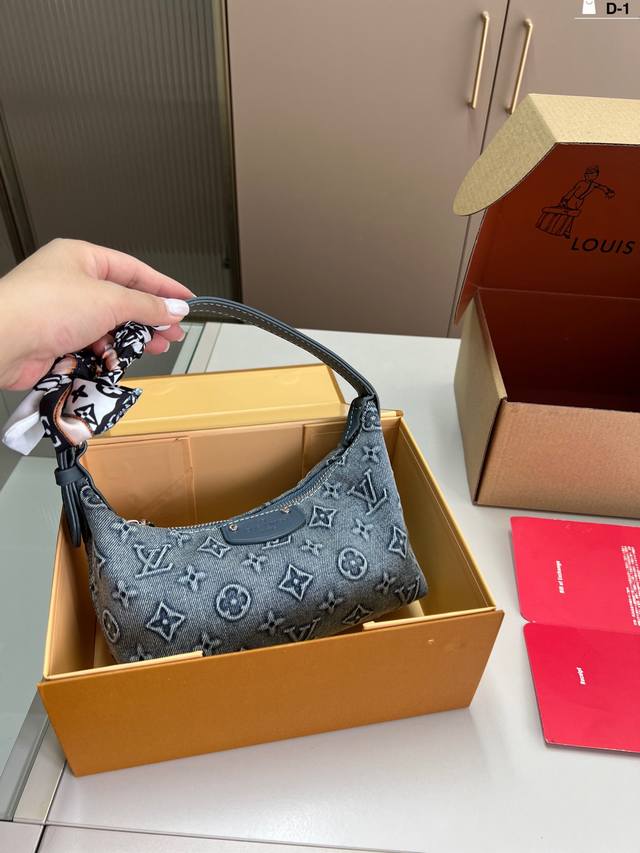 Lv new lunch box bag to keep up with this trend Retro is the real trend! Lv new