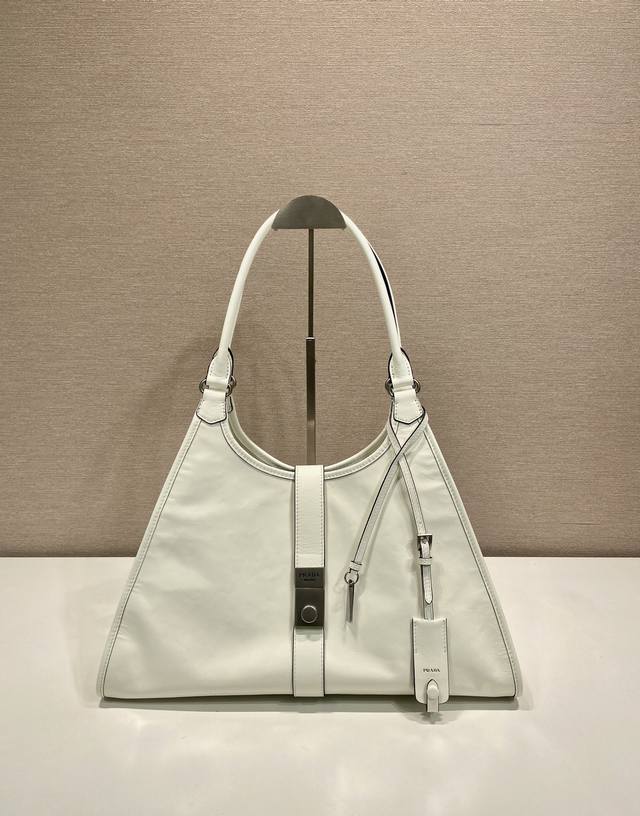 new product 1Bg570 new spring and summer model. This catwalk style adopts import