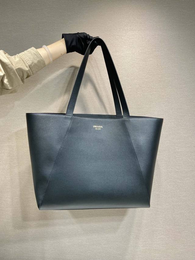 Premium Original New Tote Bag 2Vg123 This tote features clean geometric lines, s