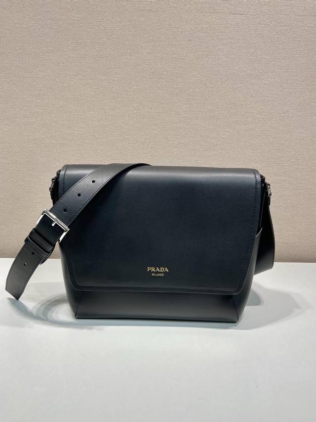 Premium Original New Messenger Bag 2Vd068 Large This leather shoulder bag is cra