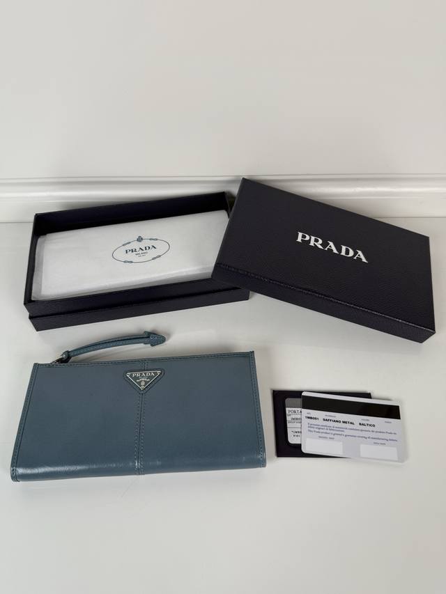 Unisex Small Bag, this small bag is simple and exquisite, made of imported waxed