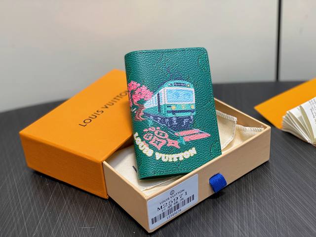 Factory Price: P Premium Original M25971 Green Printed Card Holder Wallet Early