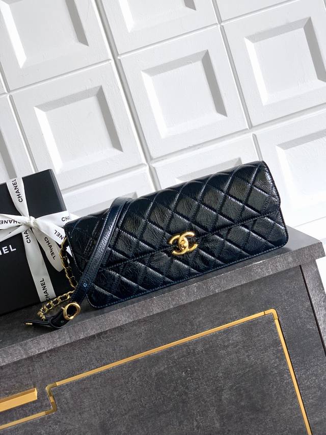 navy blue baguette bag with gradient color! Black and blue Ohane 25A waxed leath
