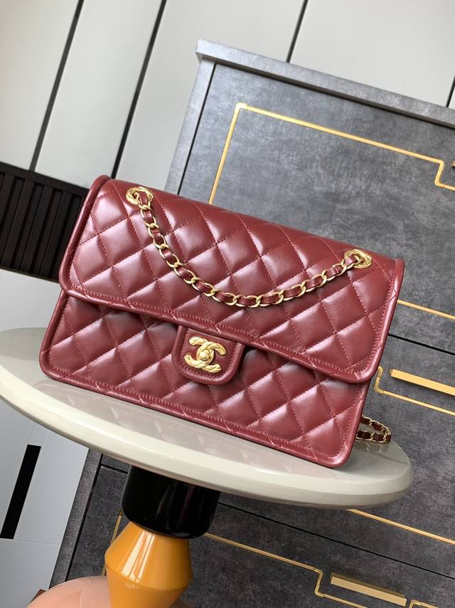 Burgundy, large fetal cowhide replica Ohanel 24K tofu bag combines durability an