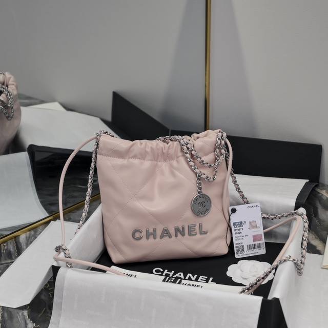 the high-end, premium Chanel 2013 Spring/Summer 2023 Mini 22Bag. Made from the s