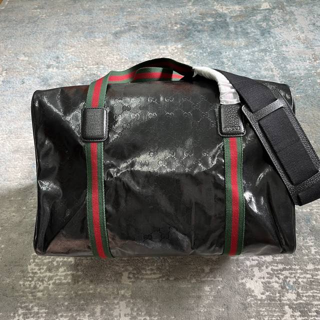Large travel bag with original green gift bag and Web detailing. Gg crystal canv