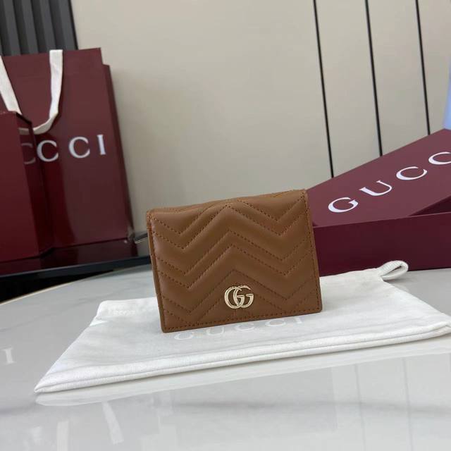 Comes with full original factory packaging. New. This Gg Marmont mini wallet is