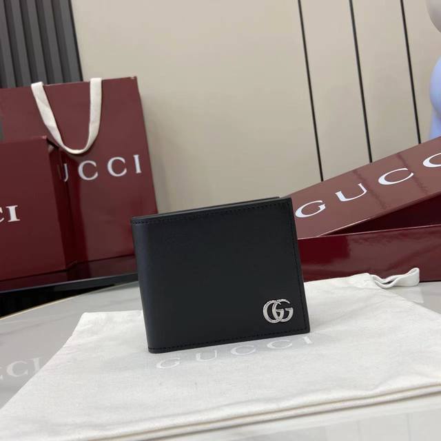 Comes with full original factory packaging. The new Gg Marmont collection featur