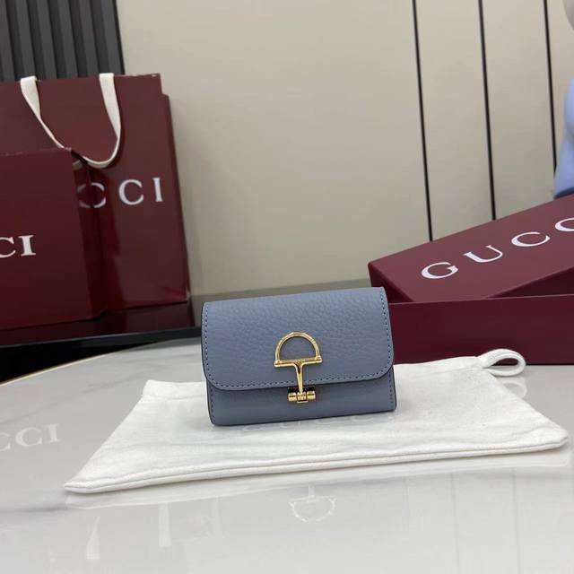 Comes with a full set of original counter packaging. New product Gucci continues