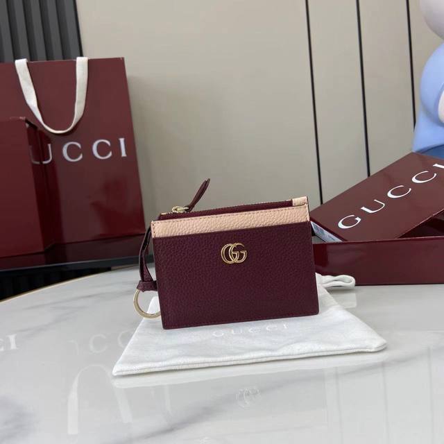 Comes with full original factory packaging. The Gg Marmont collection introduces