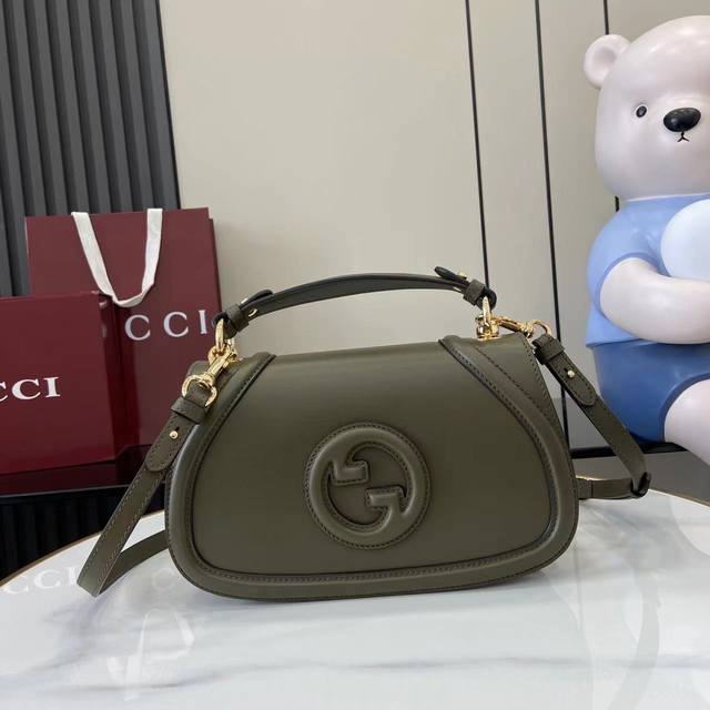 Comes with full original factory packaging. New Gucci Blondie series handbags ar