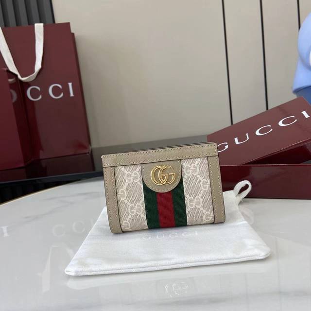 Comes with complete original factory packaging. The Gg logo was first used in th