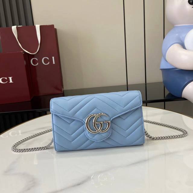 Comes with full original factory packaging. This Gg Marmont wallet on chain is e