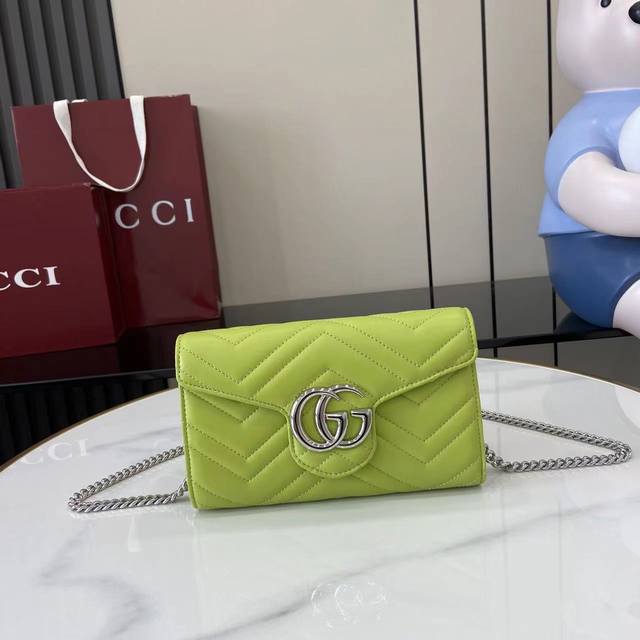 Comes with full original factory packaging. This Gg Marmont wallet-on-chain is e