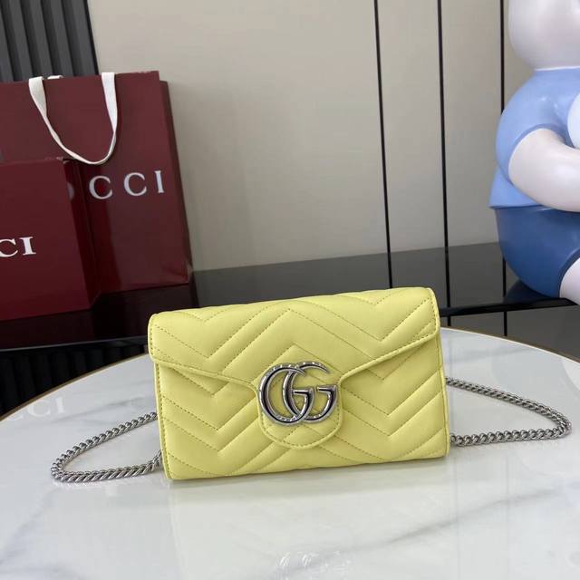 Comes with full original factory packaging. This Gg Marmont wallet-on-chain is e