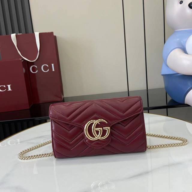Comes with full original factory packaging. This Gg Marmont wallet-on-chain is e