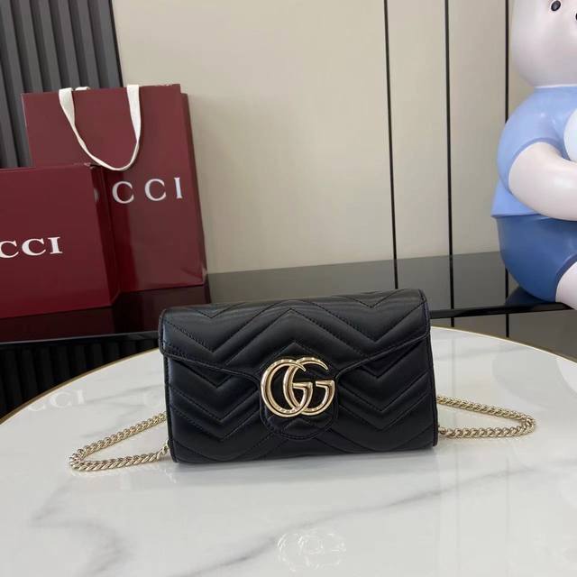 Comes with full original factory packaging. This Gg Marmont wallet-on-chain is e