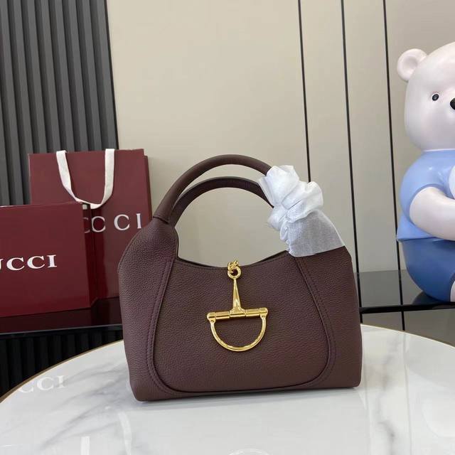 Comes with full original factory packaging. This new Gucci Softbit shoulder bag