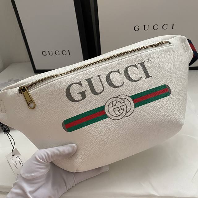 Actual shot Model 493869 Size: 28*18*8 Cmgucci Cruise 18 and Spanish artist Coc