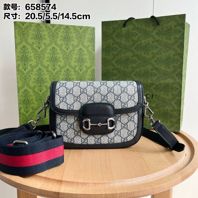 Upgraded version real shot Double shoulder strap model number: 658574 Blue plas