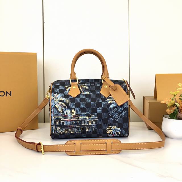M00225, a top-of-the-line original, the Speedy 25 is the perfect urban handbag.