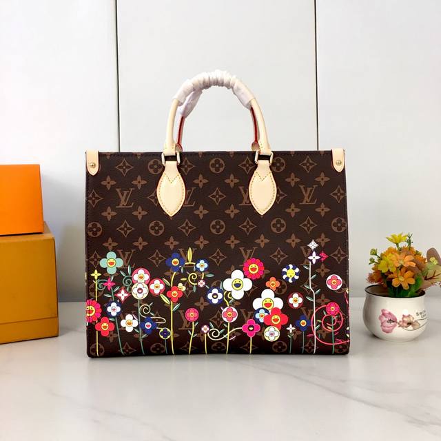 M44571, an updated version of the original Onthego medium handbag, featuring a M