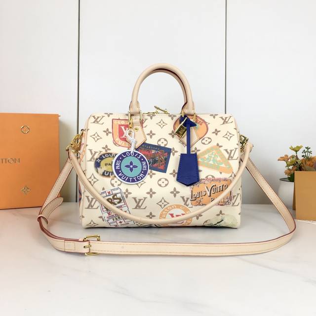 color-shifting leather, M14587 M15.4588. This Speedy Soft 30 bag features a vint