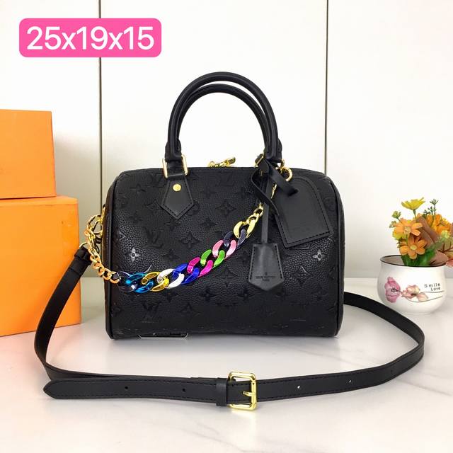 top-quality original, M40391, the Speedy 25 is the perfect urban handbag. Its ic
