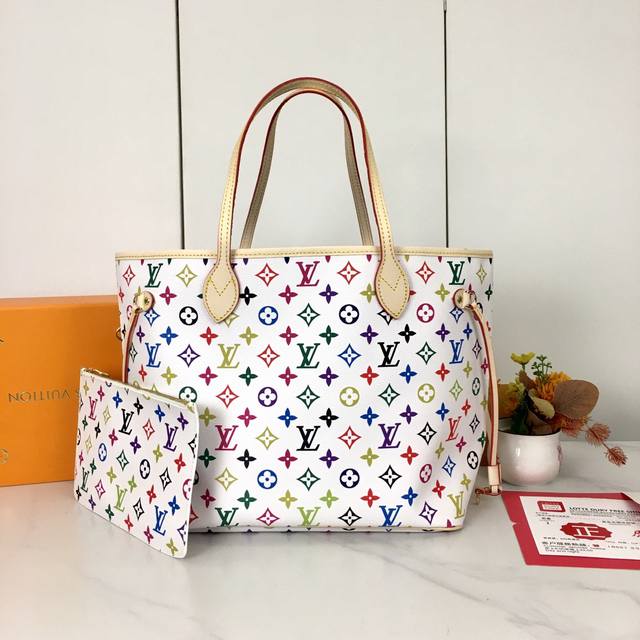 M40995 Medium Shopping Bag Louis Vuitton's new Neverfull reinterprets the classi