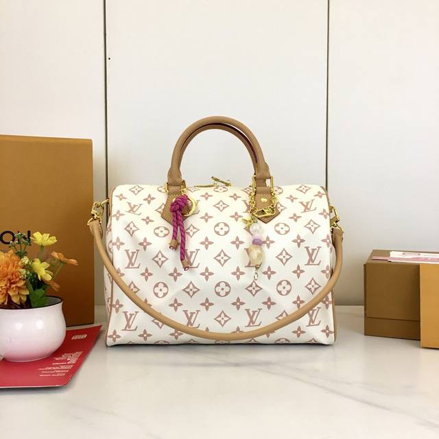 M15108, M40391. This Speedy Soft 30 bag features Louis Vuitton's exquisite bleac