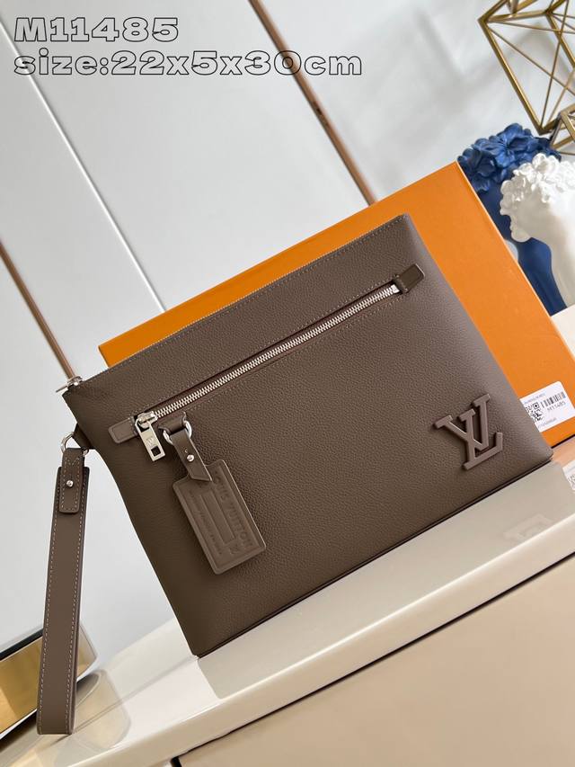 Top-quality original M11485. The new LV Aerogram clutch exudes a trendy style wi