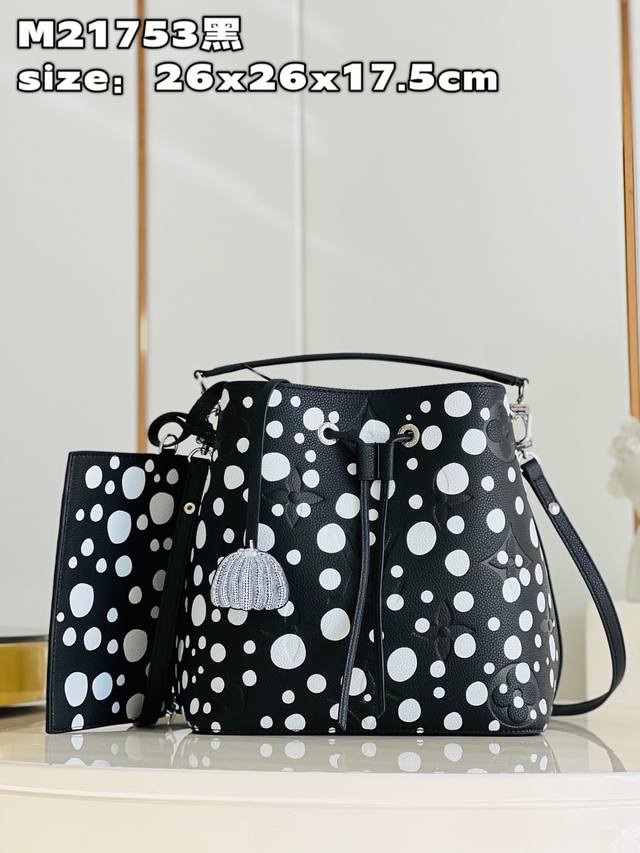 Top-quality original, original, and real-life photos of the M21753 black polka d