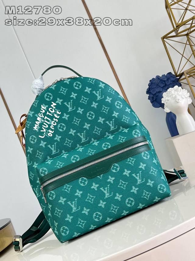 Top original home photo M12780 This Discovery Small Backpack is made of Monogram
