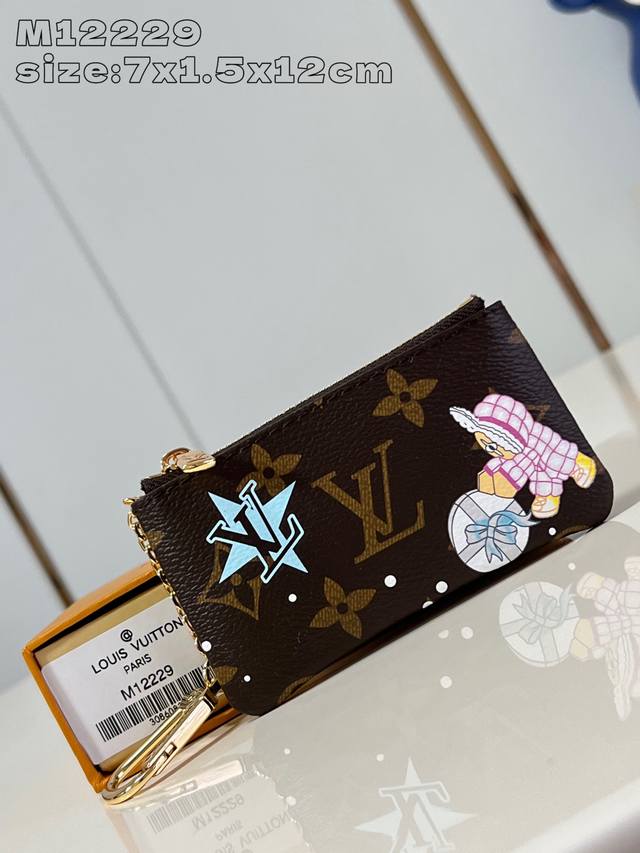 Top-quality original, original photo M12229. This key bag from the Candy Factory