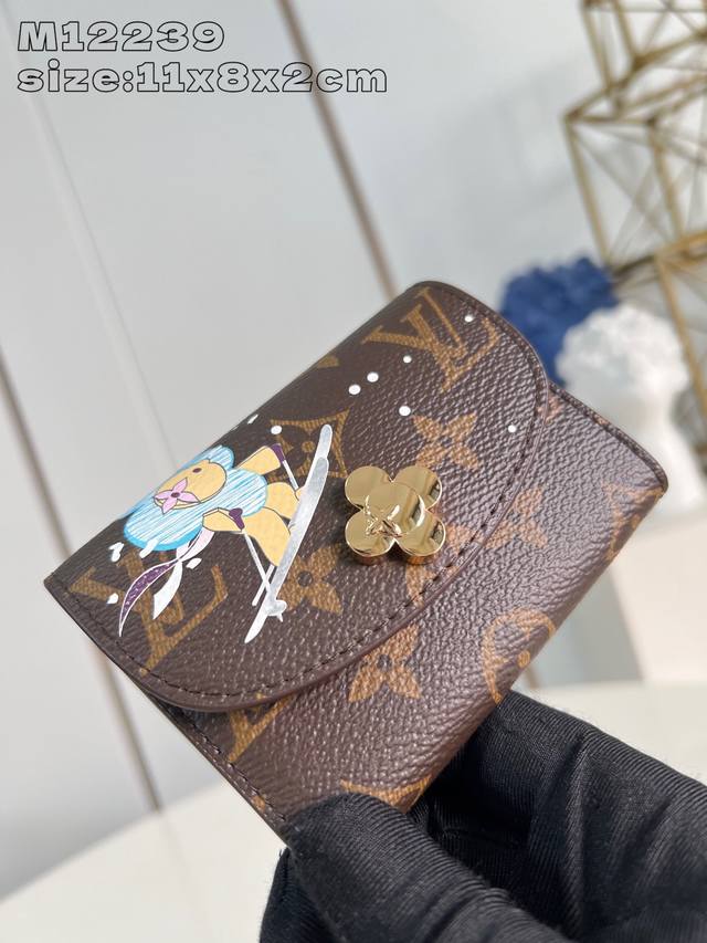 Top-quality original home photo M12239 This Rosalie coin purse from the Snow Sho