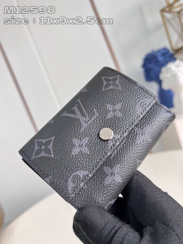 Top-quality original home photo M12598 Black Flower This elegant Victor wallet i