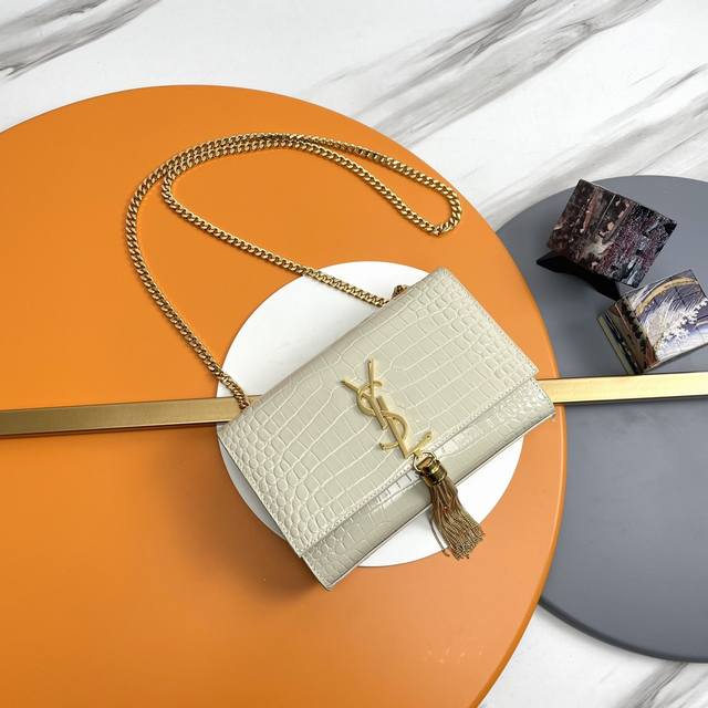 20 Original crocodile-patterned cream-platinum buckle + Kate. This collection's
