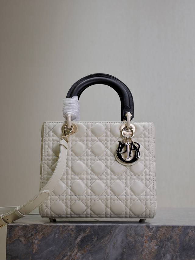 Lady Dio.R. This bag, featuring a white and black five-grid lambskin with an adj